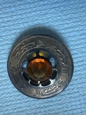 Vintage-Style Silver Tone Round Brooch with Amber Faceted Stone